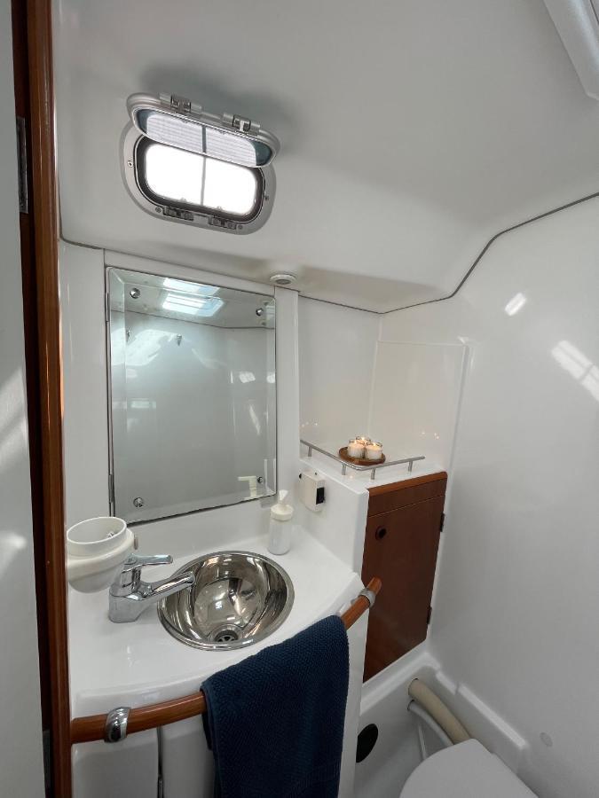 Beautiful And Comfortable Sailboat With Secure Parking Available Otel Barselona Dış mekan fotoğraf